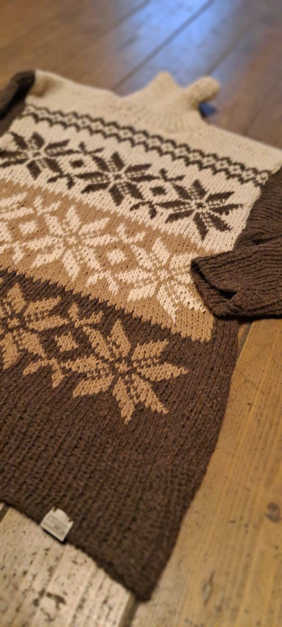 Dettaglio di un maglione in lana di alpaca della Scuderia della Valle